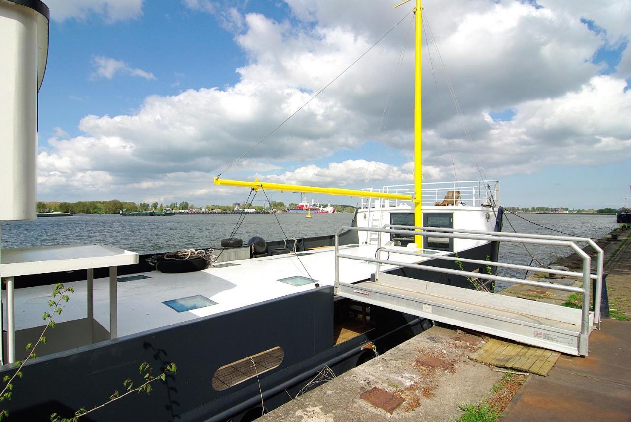 Magnificent Houseboat With A Stunning View! Hotel Amsterdam Buitenkant foto